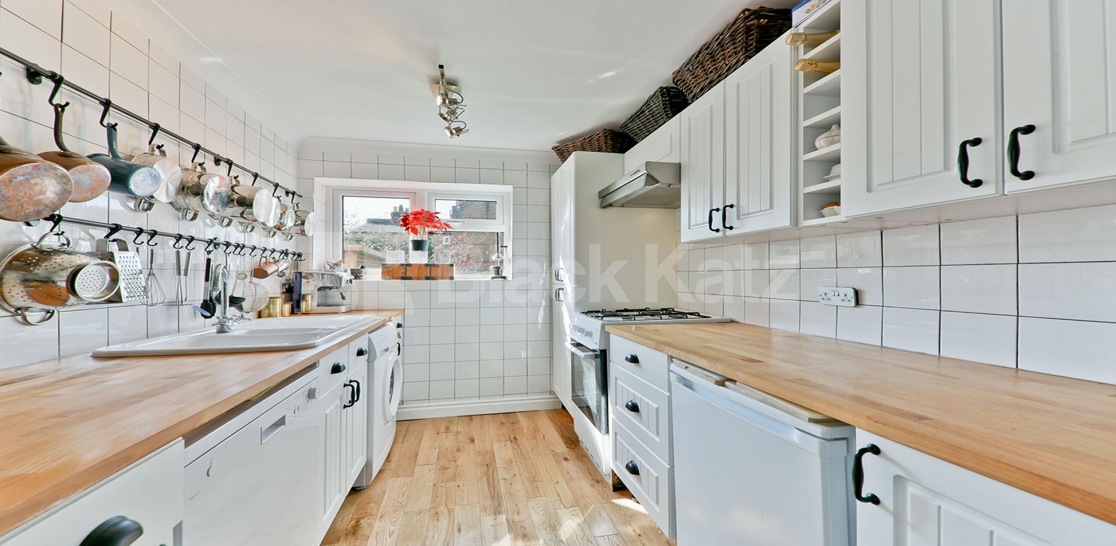 			UNDER OFFER, 2 Bedroom, 1 bath, 1 reception Ground Floor Flat			 Stanstead Road, Forrest Hill